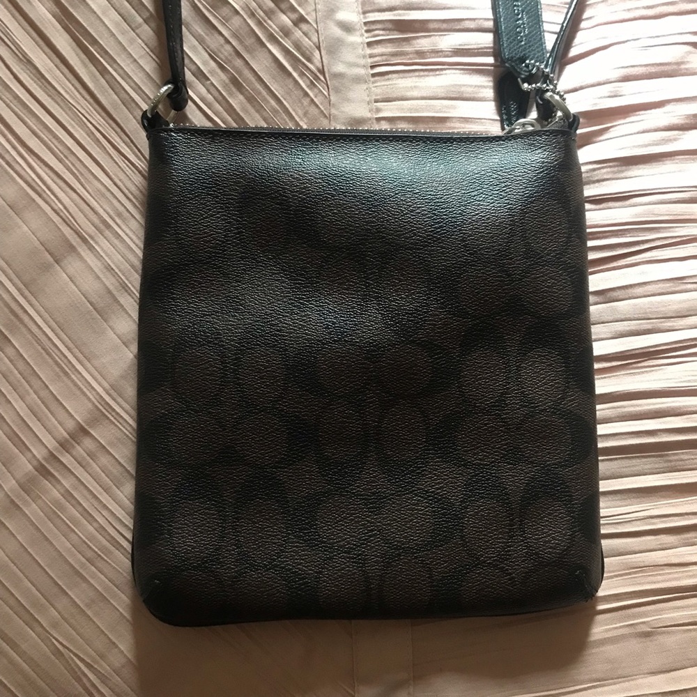 Coach Crossbody Brown Leather Messenger Bag. - Picture 3 of 9